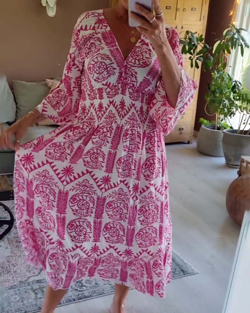 Elegant tryckt klänning med V-ringad veck och bell-sleeve