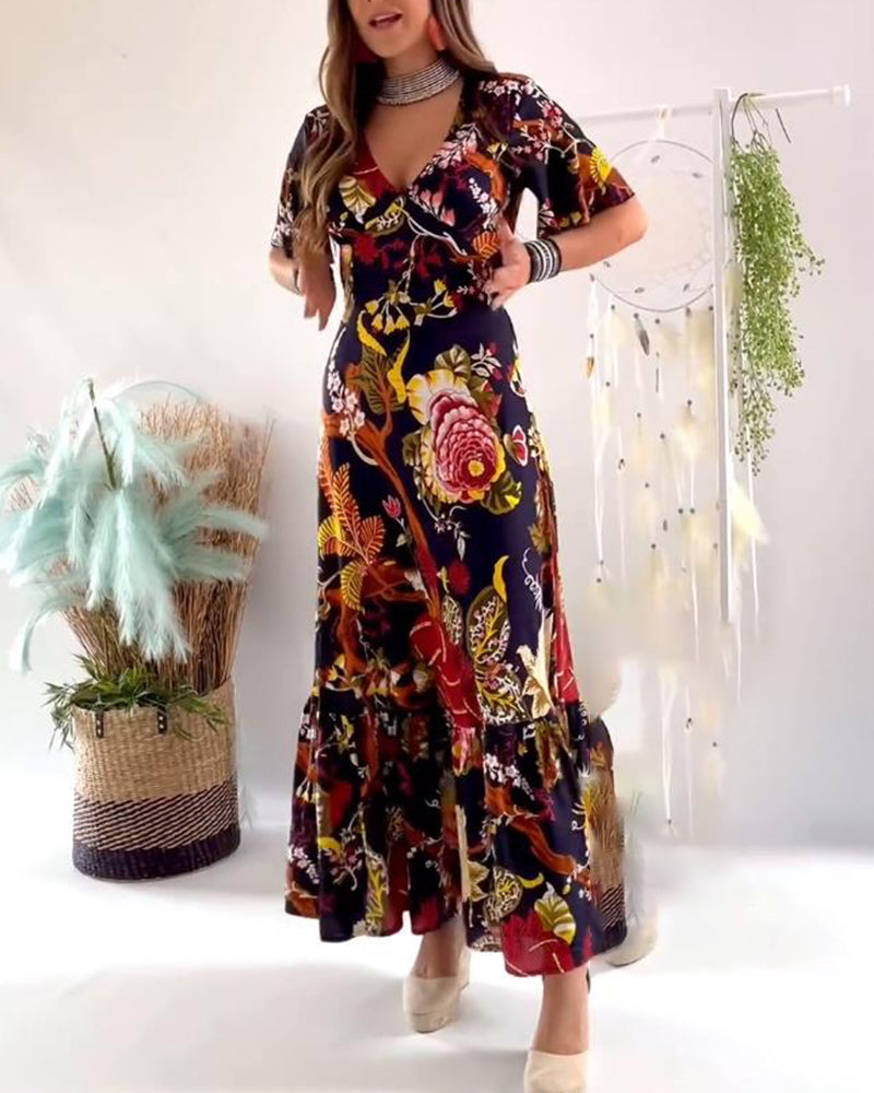 Elegant tryckt v-ringad kortärmad klänning