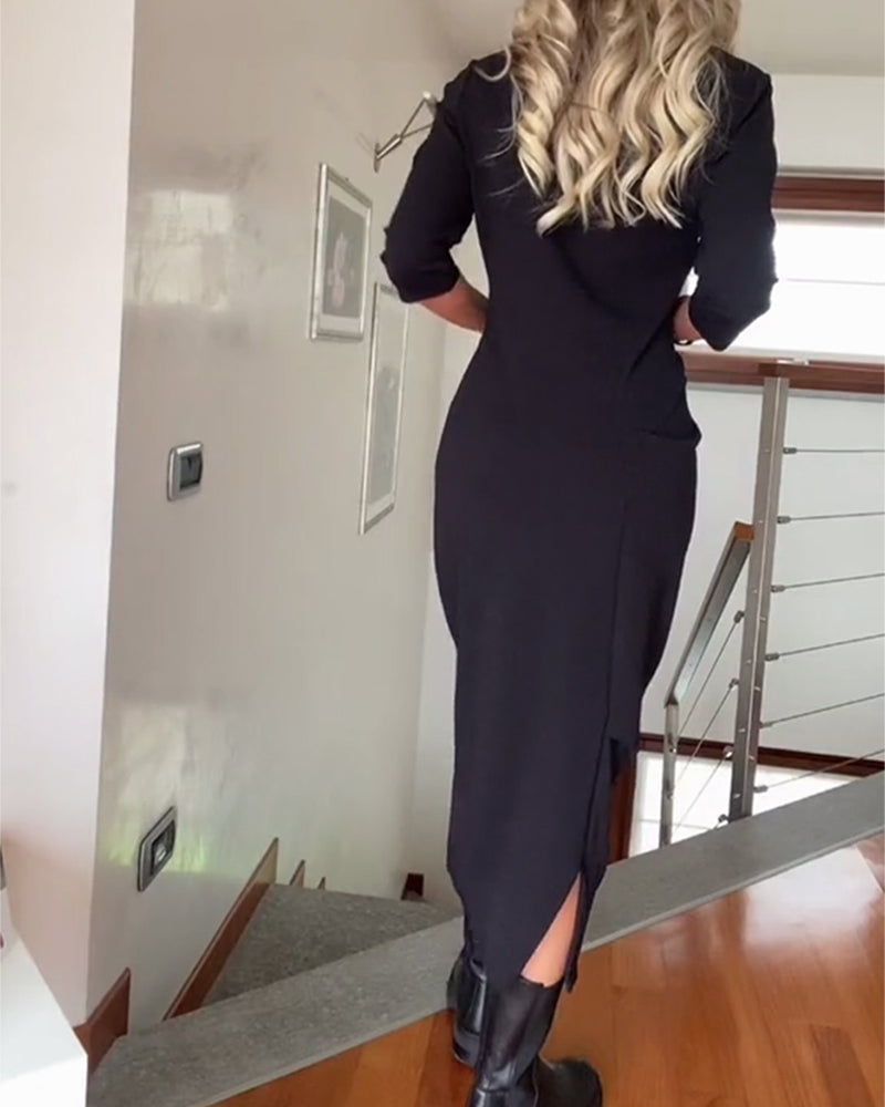 Elegant klänning i enfärgad plisserad rund hals