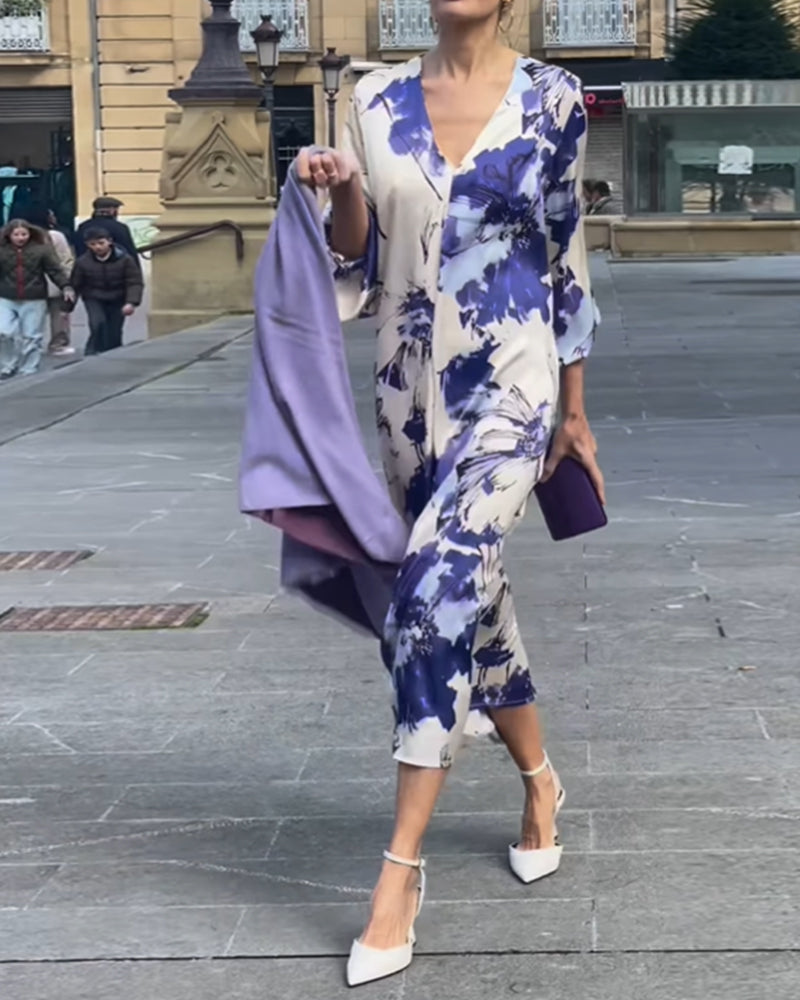 Elegant V-ringad klänning med tryck