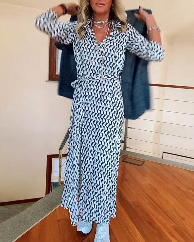 Klänning med geometriskt tryck i lapel