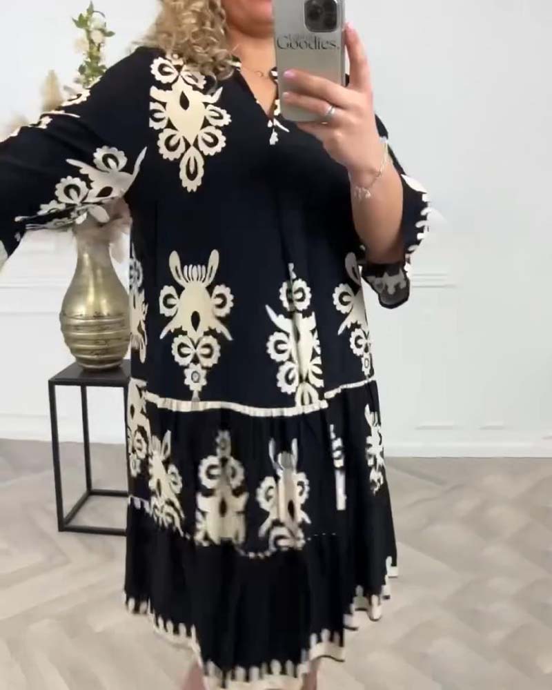 Elegant V-ringad klänning med tryck