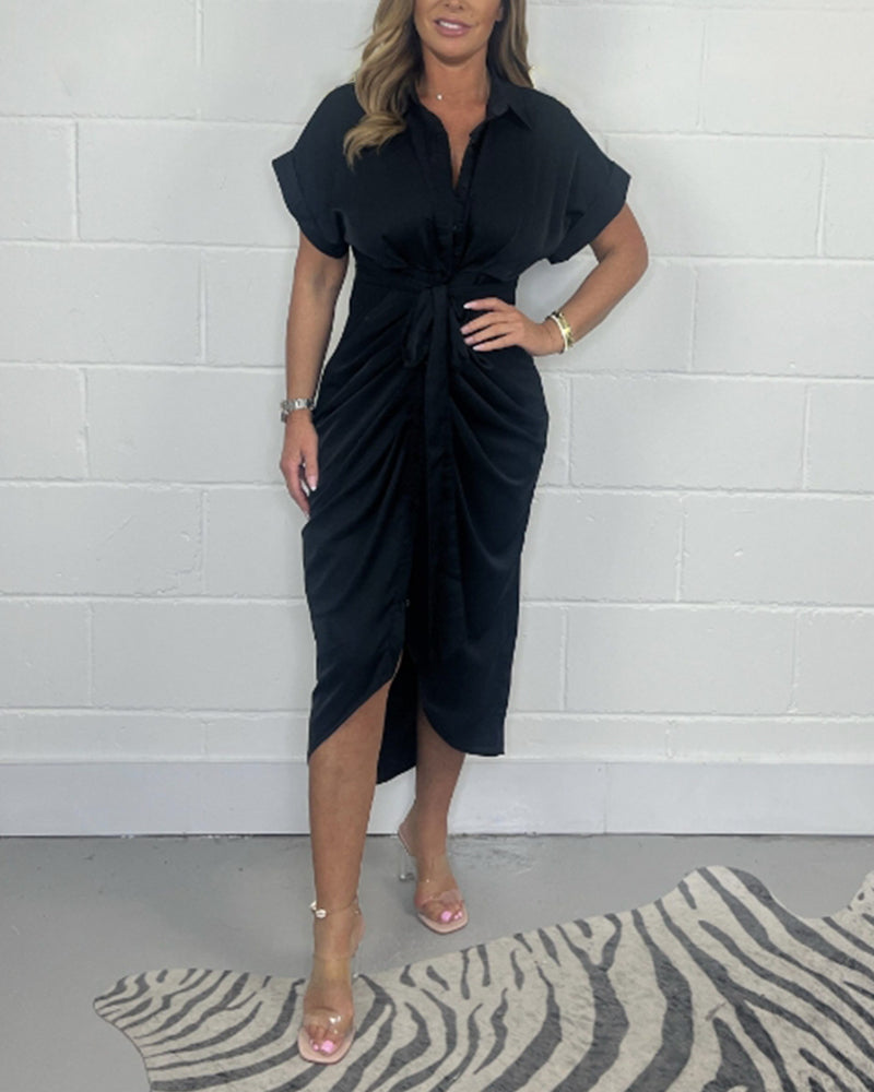 Elegant plisserad klänning med skjorthals