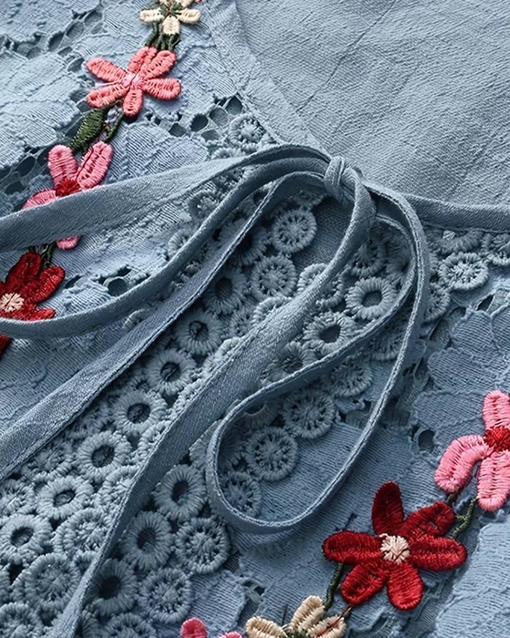 Enfärgad spets ihålig blus