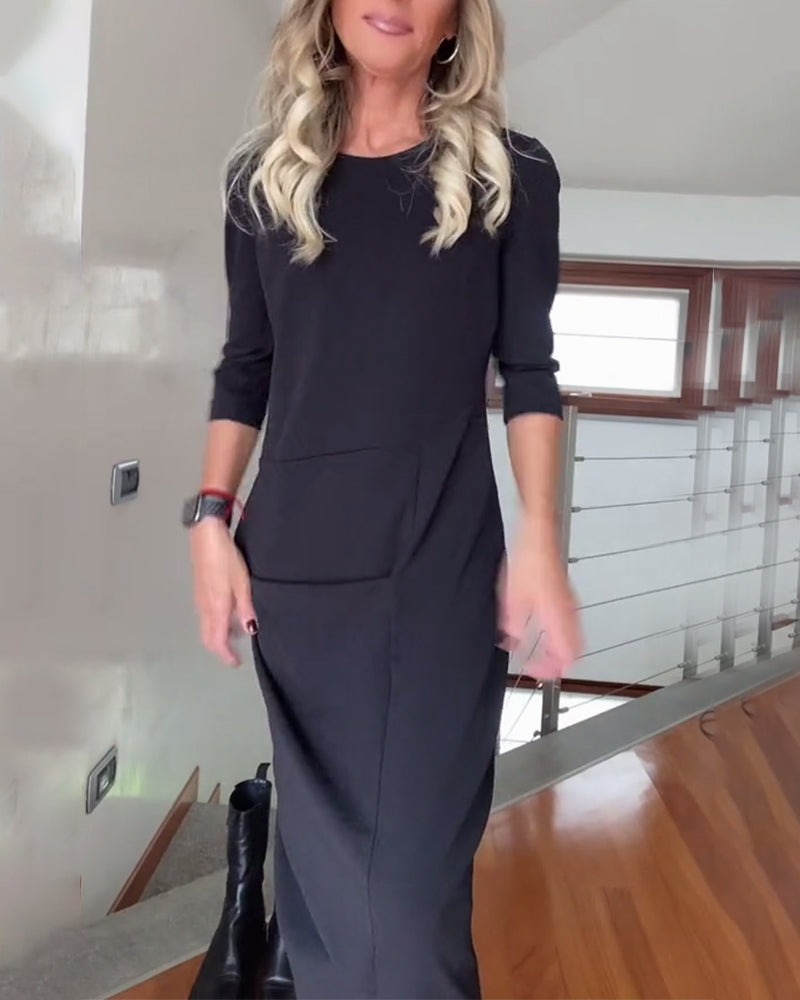 Elegant klänning i enfärgad plisserad rund hals