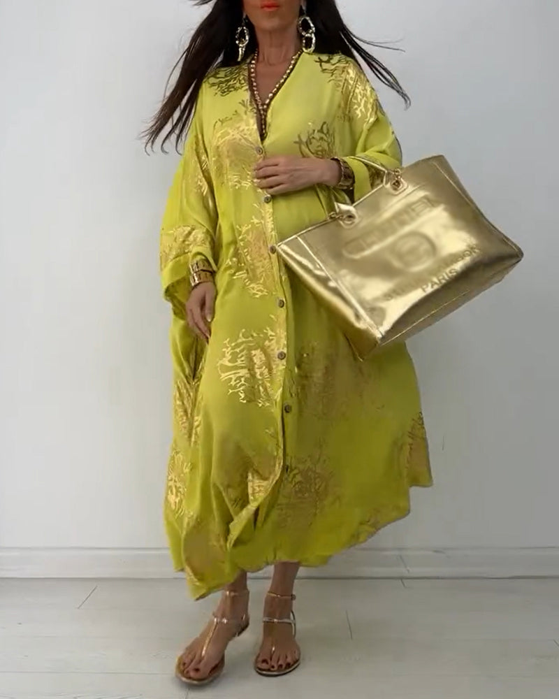 Långärmad lös klänning med tryck med knappar