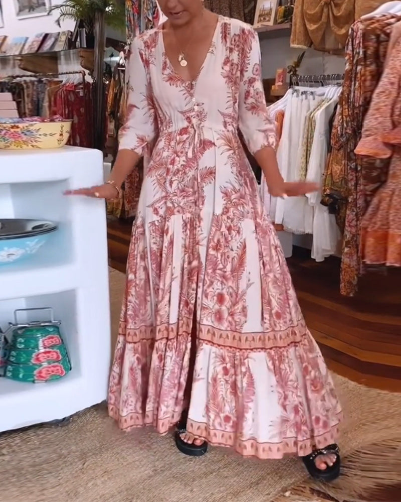 Klänning med 3/4-ärmar och djup V-ringning