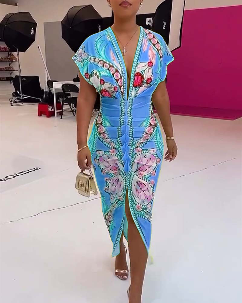 Klänning med djup V-slits i midjan