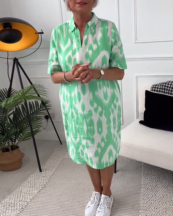 Klänning med kort ärm och tryck