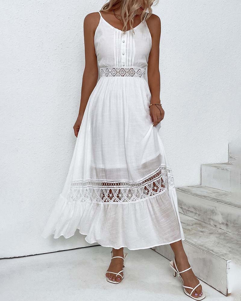 Enfärgad elegant hängselklänning i spets