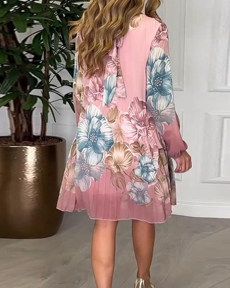 Klänning Med Eleganta Puffärmar, Flikar Och Motiv