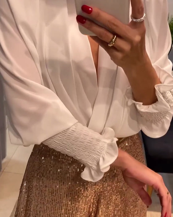 Elegant enfärgad blus med V-ringad lyktaärm