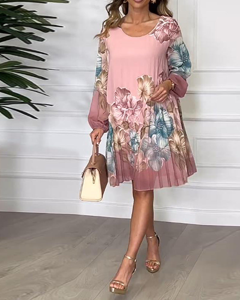 Klänning Med Eleganta Puffärmar, Flikar Och Motiv