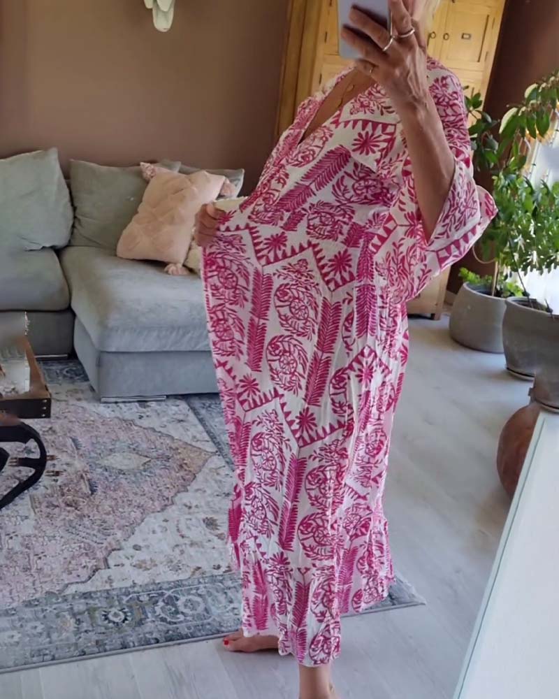 Elegant tryckt klänning med V-ringad veck och bell-sleeve