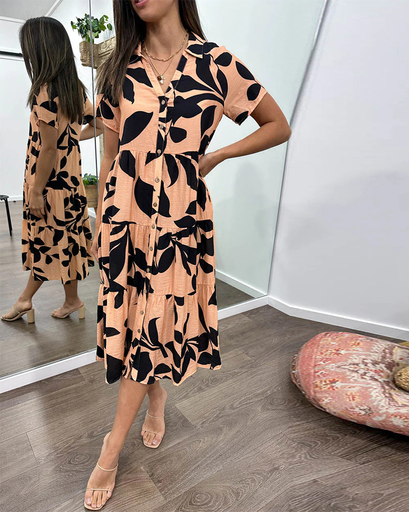 Klänning med fickor och slag och tryck