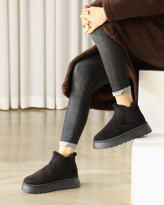 Enfärgade snöstövlar med tjocka sulor