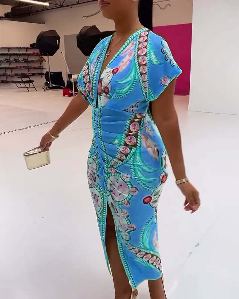 Klänning med djup V-slits i midjan