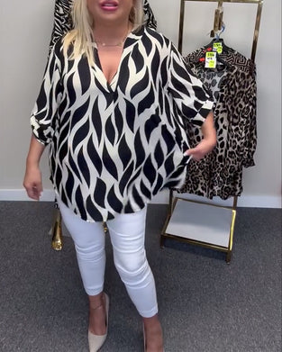 V-ringad avslappnad blus med tryck