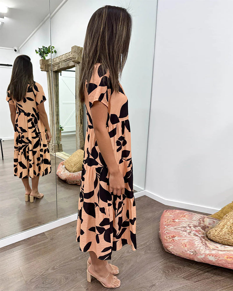 Klänning med fickor och slag och tryck