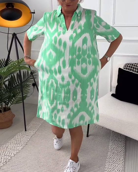 Klänning med kort ärm och tryck