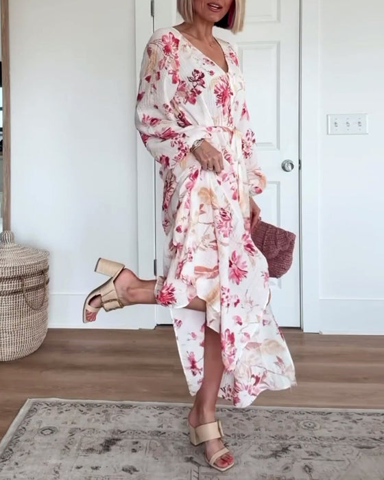 Elegant blommig klänning med snörning på ärmar