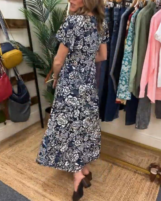 Kortärmad långklänning med blommönster