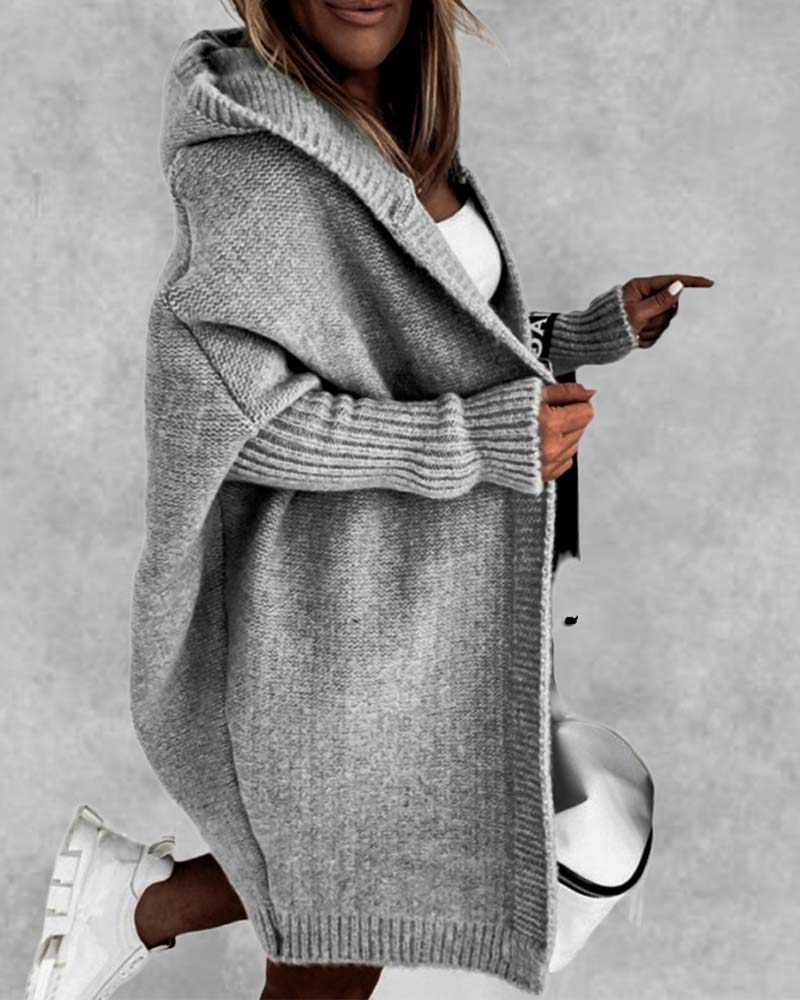 Enkel kofta med fladdermushuva i enfärgad färg