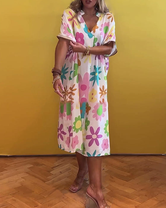 Lös V-ringad klänning med blommönster