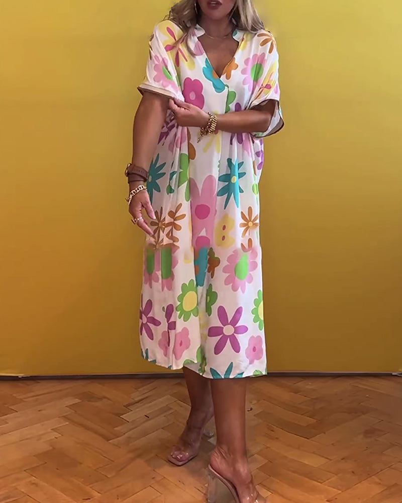 Lös V-ringad klänning med blommönster