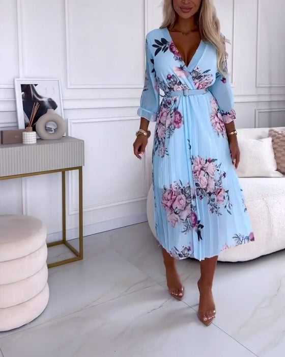 Elegant plisserad klänning med blommönster