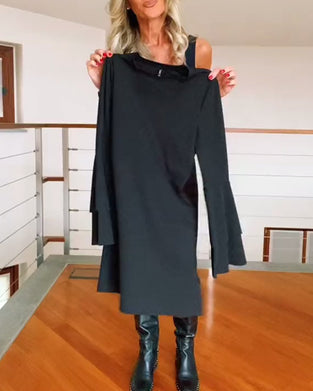 Enfärgad elegant klänning med klockärm