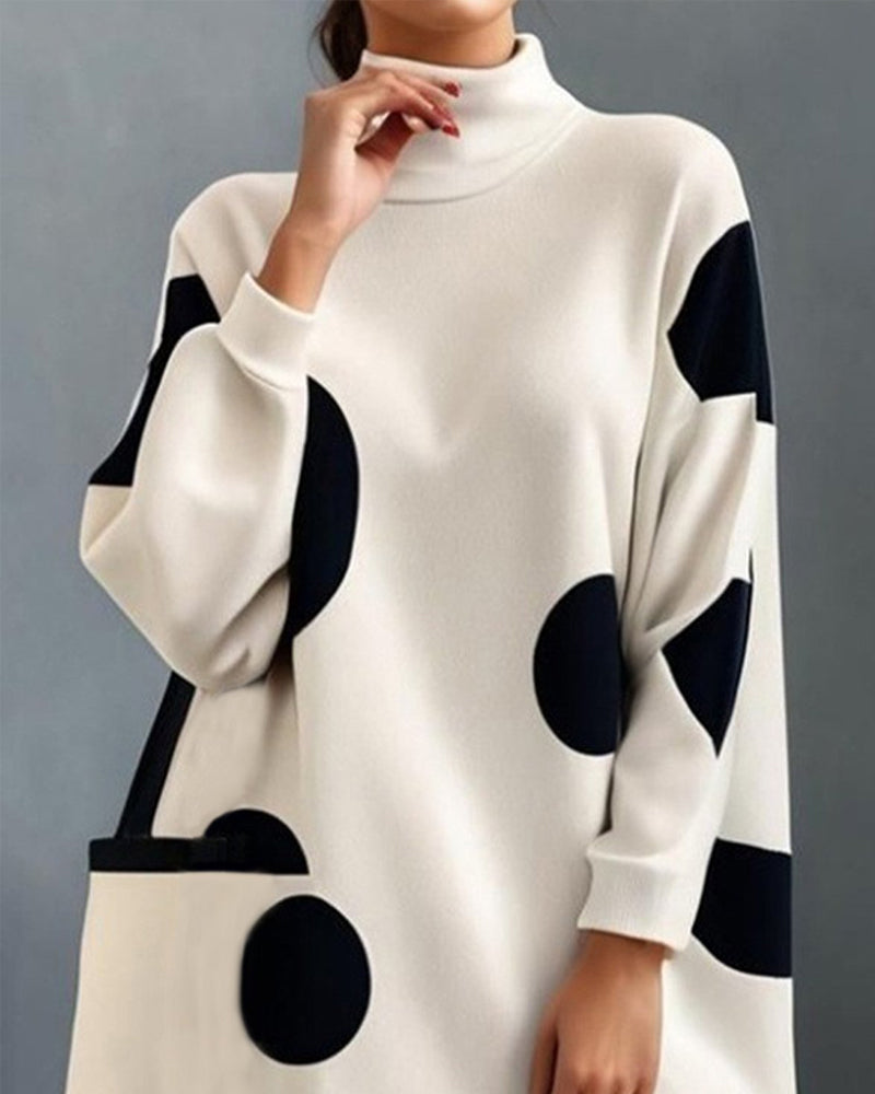 Elegant prickig lös klänning med hög halsficka