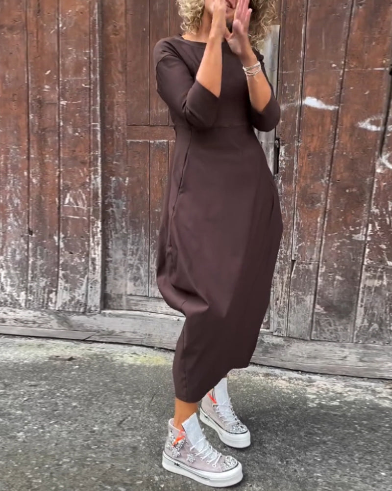 Enkel långärmad klänning i enfärgad ficka