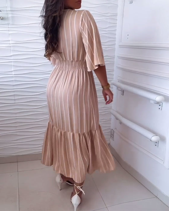 Casual klänning med dragsko i randigt tryck