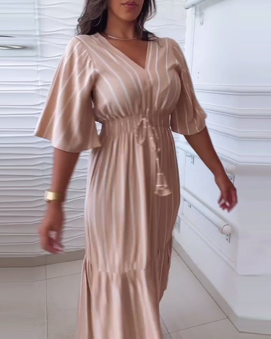 Casual klänning med dragsko i randigt tryck