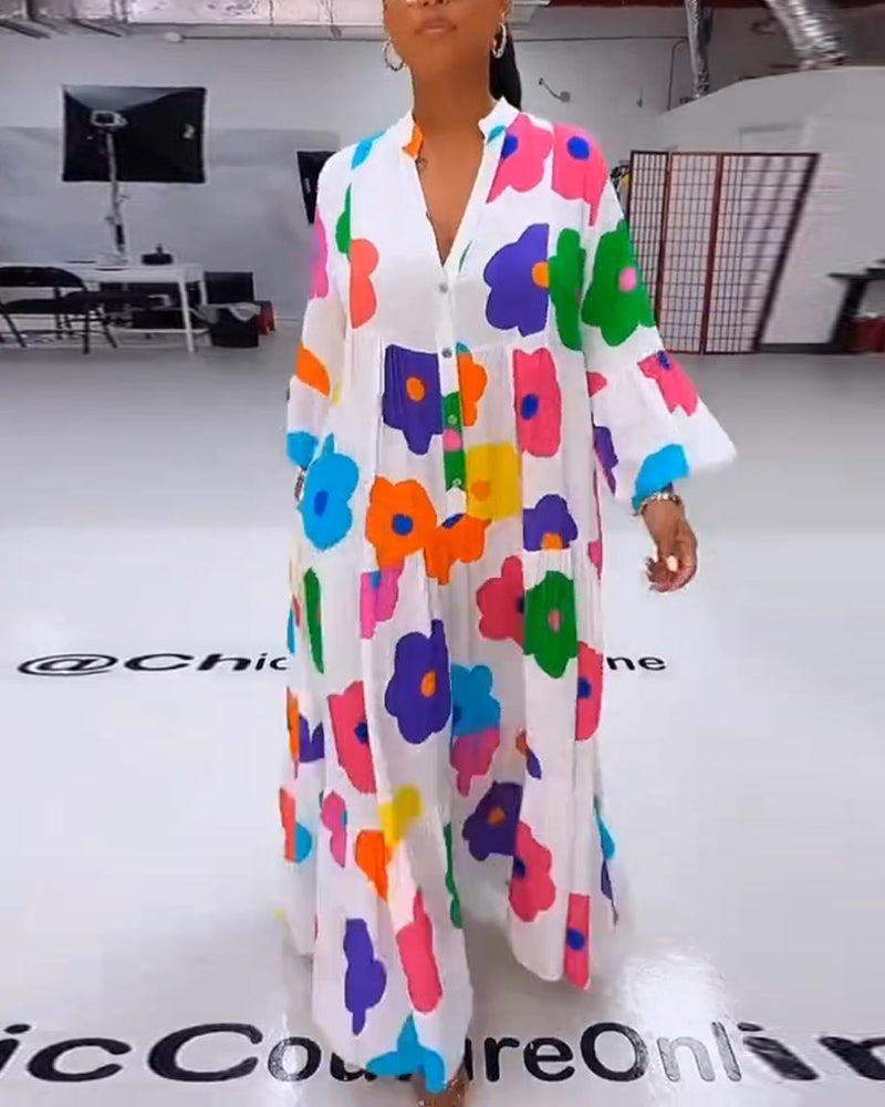 Färgglad blommig ledig klänning med klockärm