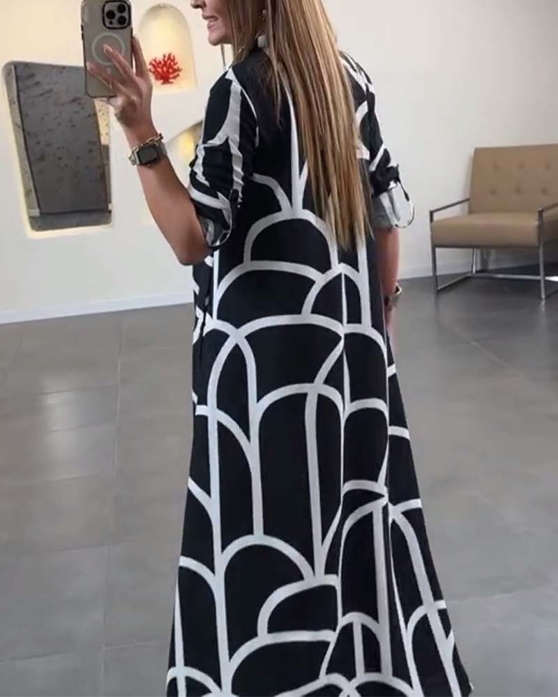 Lång slitsad klänning med kontrasttryck