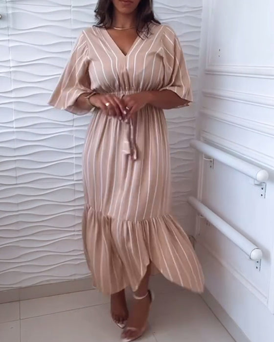 Casual klänning med dragsko i randigt tryck