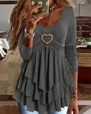 Långa ärmard topp med rund hals och hjärtknapp