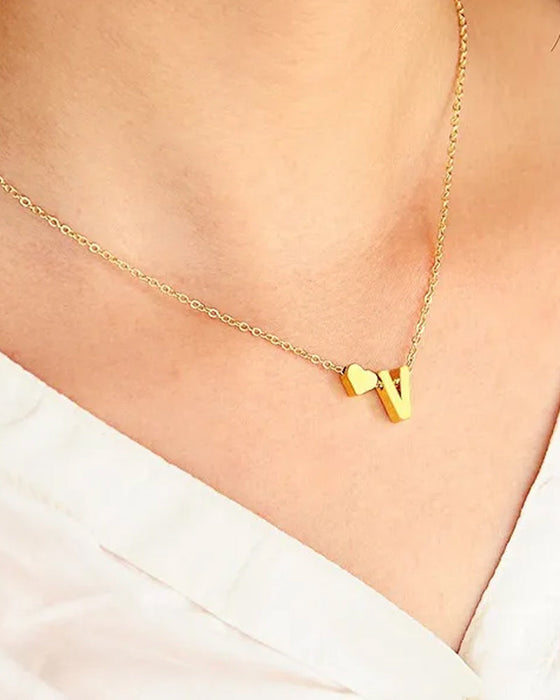 Enkelt persika hjärta bokstavshalsband