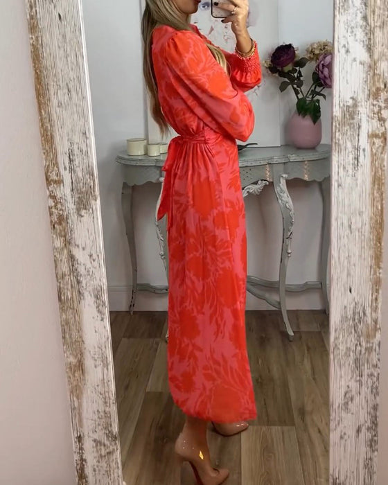 Klänning med V-ringning och nyp i midjan