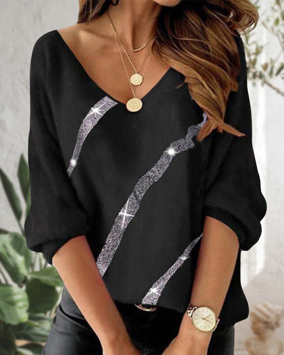 Långärmad topp med bokstavs- och fjädertryck