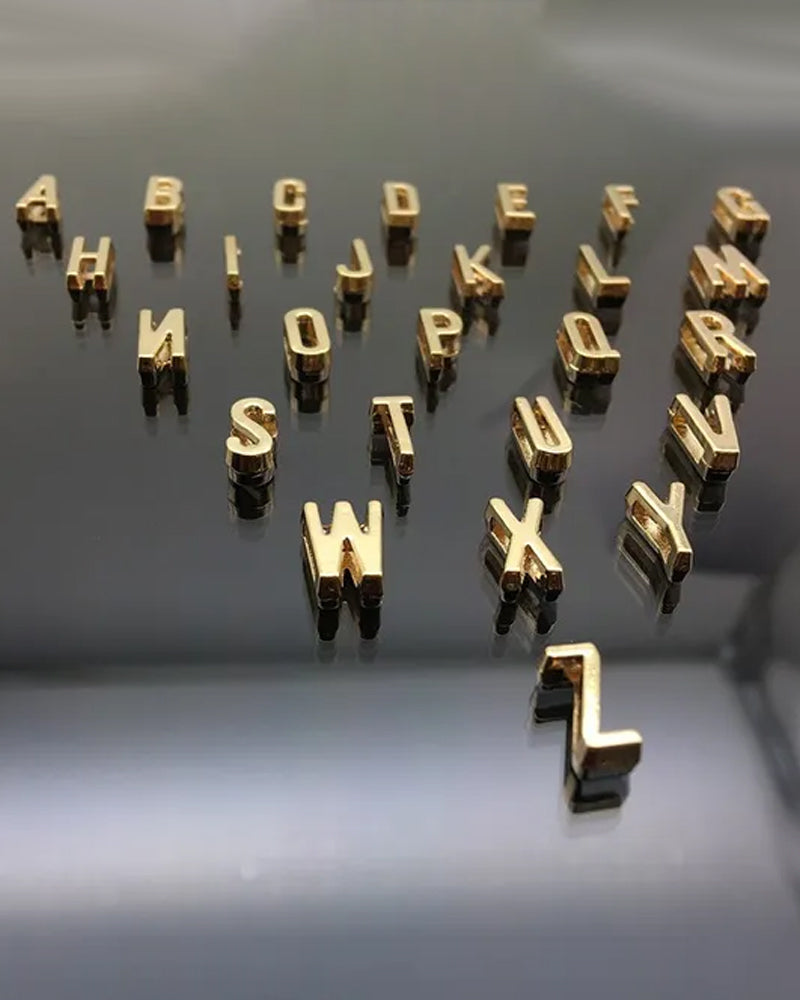 Enkelt persika hjärta bokstavshalsband