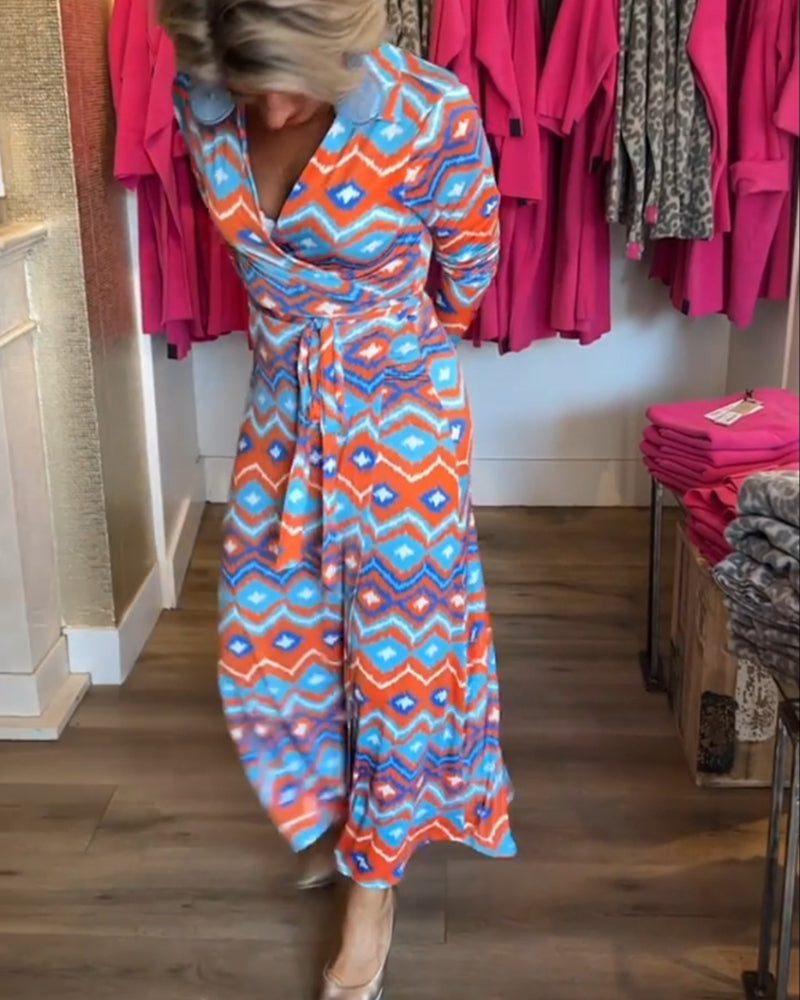 Färgglad tryckt klänning med axelband