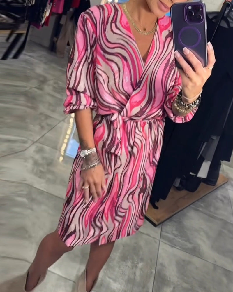 Klänning med färgglatt tryck och knälång