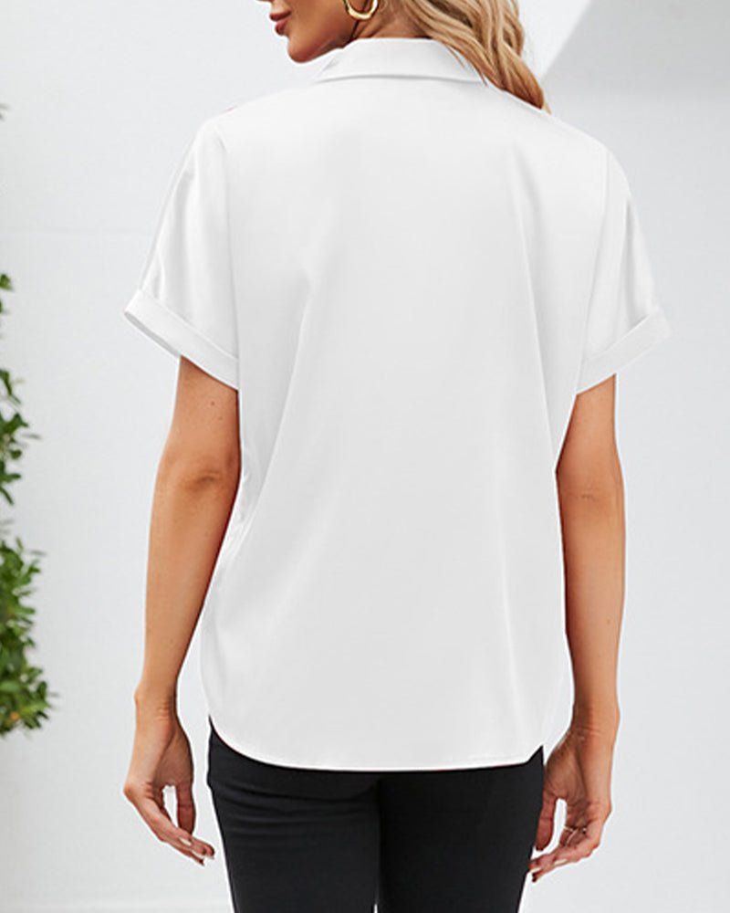 Kortärmad blus med knappsatäng