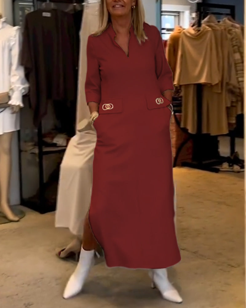 Enfärgad klänning med 3/4-ärm slits