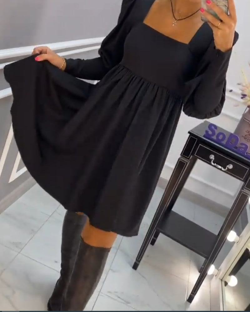 Elegant A-formad klänning med fyrkantig hals