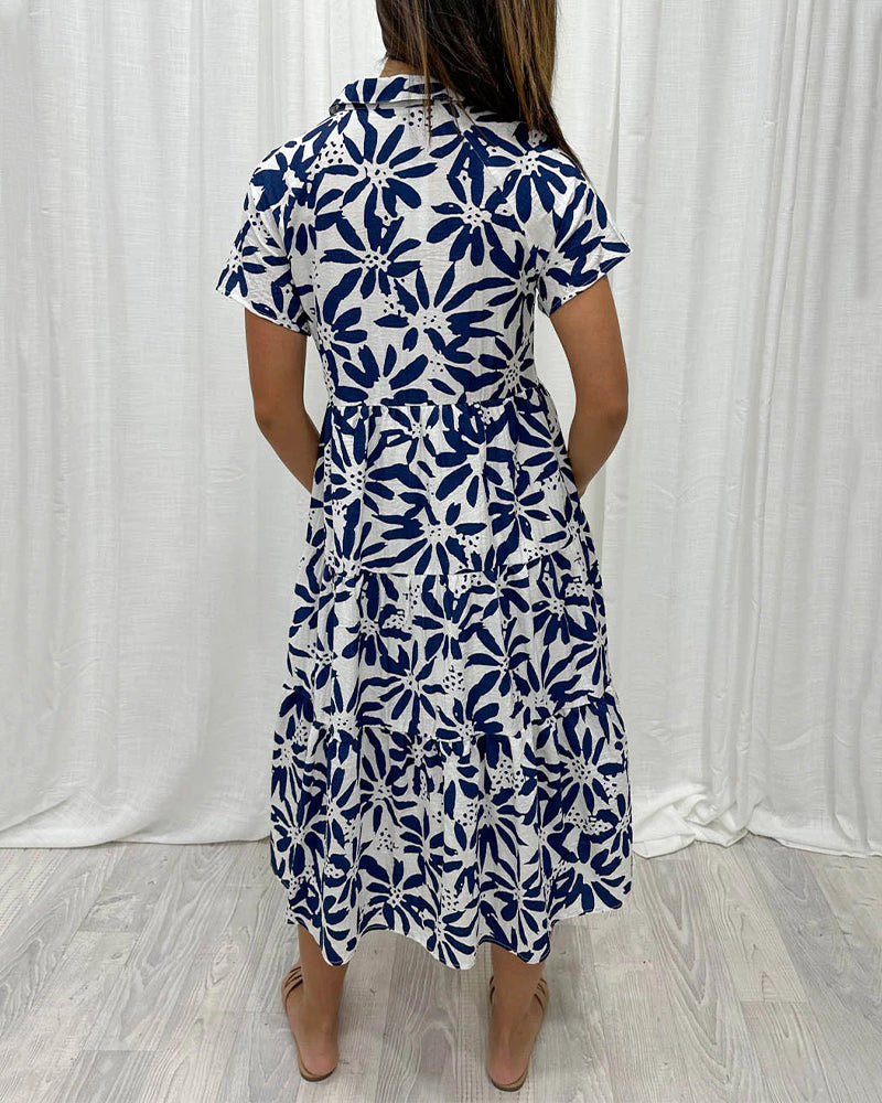 Klänning med blommönster och korta ärmar