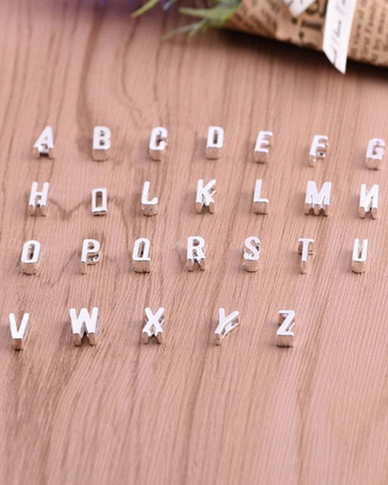 Enkelt persika hjärta bokstavshalsband